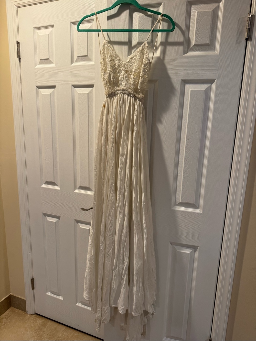 Pookie & Sebastian Elegant White Lace Maxi Dress with Spaghetti Straps (backless